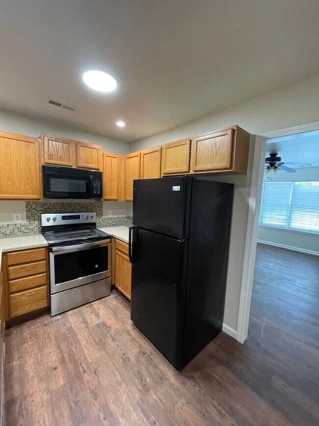 Building Photo - Must see this 4 bedroom 2.5 bath townhouse with 1 car garage .