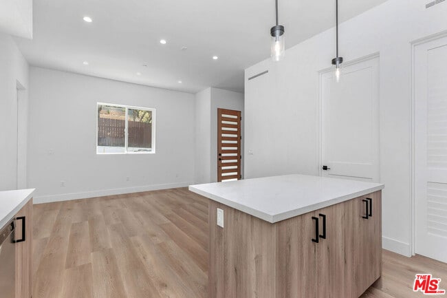 Building Photo - 1819 Ashmore Pl