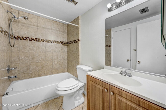 Building Photo - 1725 Stewart Pl