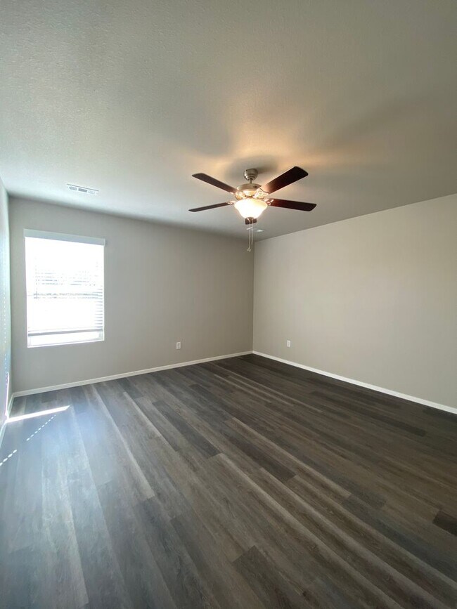 Building Photo - *NOW PRELEASING* Three Bedroom | Two Bathroom Duplex in Lawlis Ranch