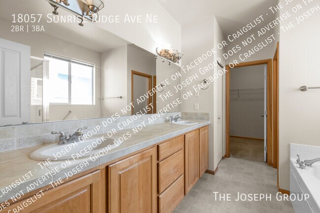 Building Photo - 18057 Sunrise Ridge Ave NE
