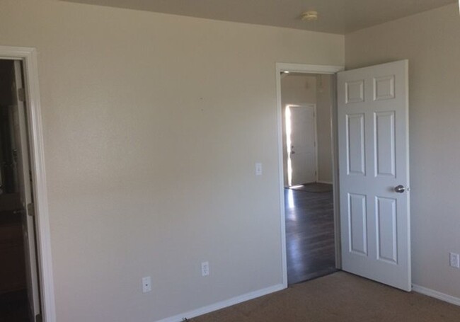 Building Photo - 3BR/2BA House Move-in Ready!