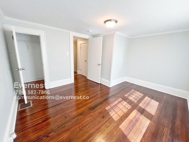 Building Photo - 203 S Elm St