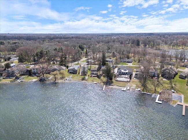 Building Photo - 4500 Island Park Dr