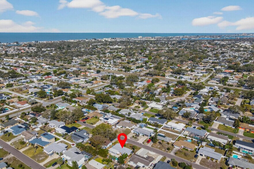 Building Photo - 13833 Dominica Dr