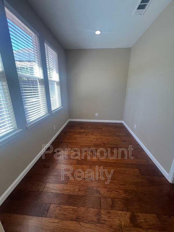 Building Photo - 612 Carrington Ct