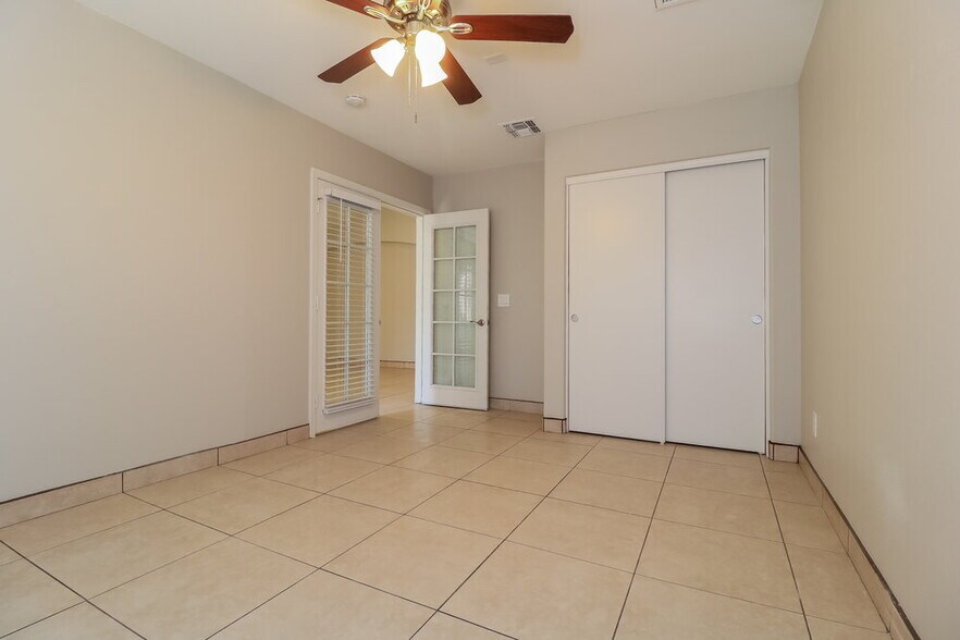 Building Photo - 1616 S 82nd Dr