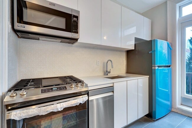 Building Photo - 520 Manila Ave