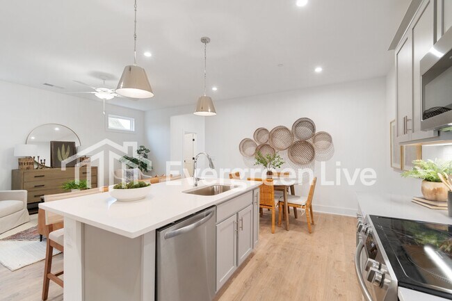 Building Photo - 129 Leggo Ave