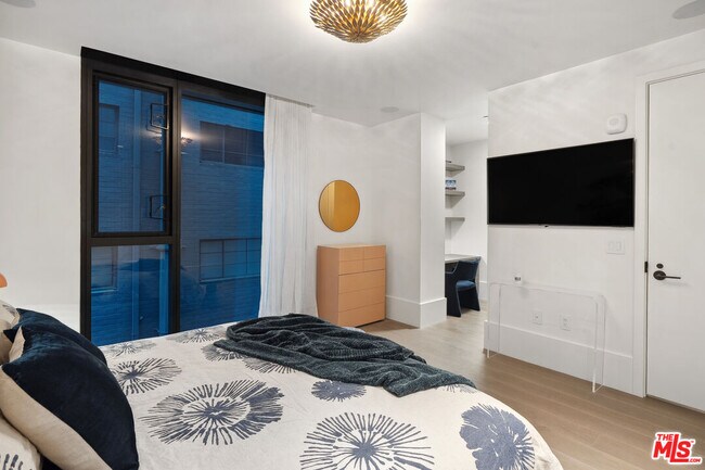 Building Photo - 8420 W Sunset Blvd