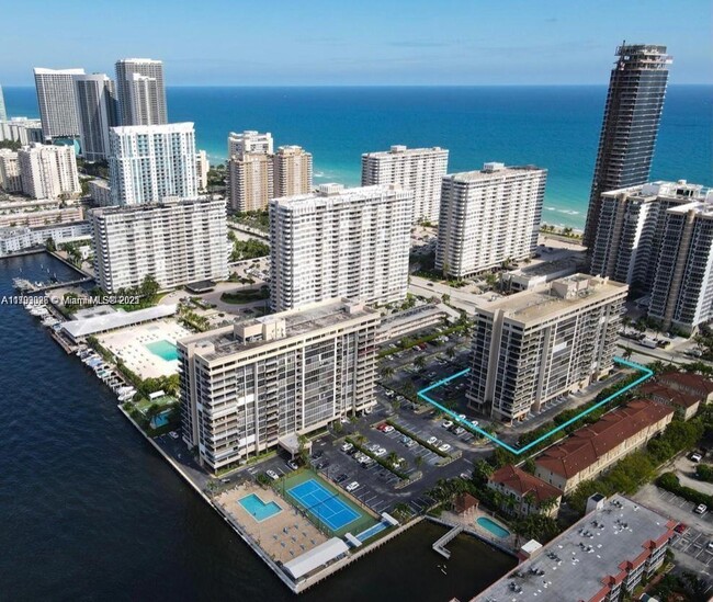 Building Photo - 2049 S Ocean Dr