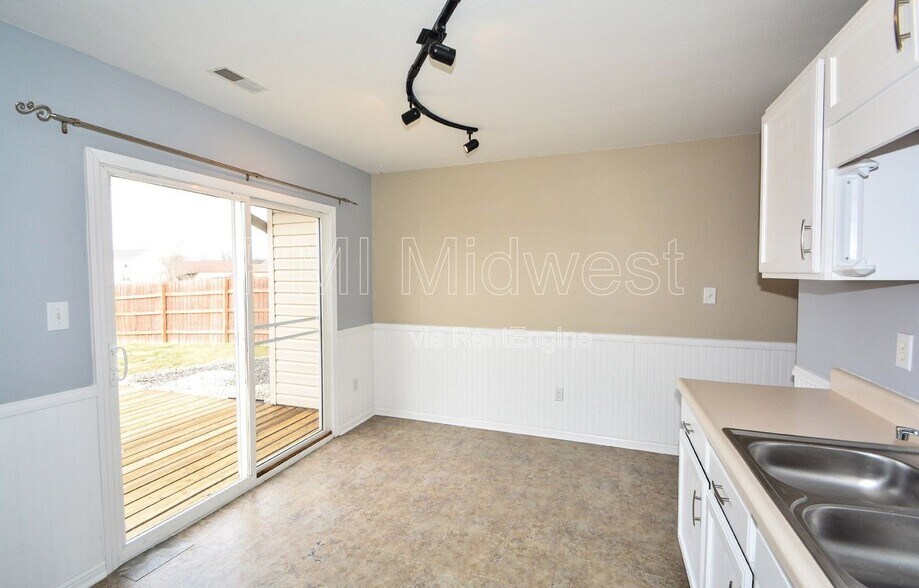 Building Photo - 1994 Falcon Ct