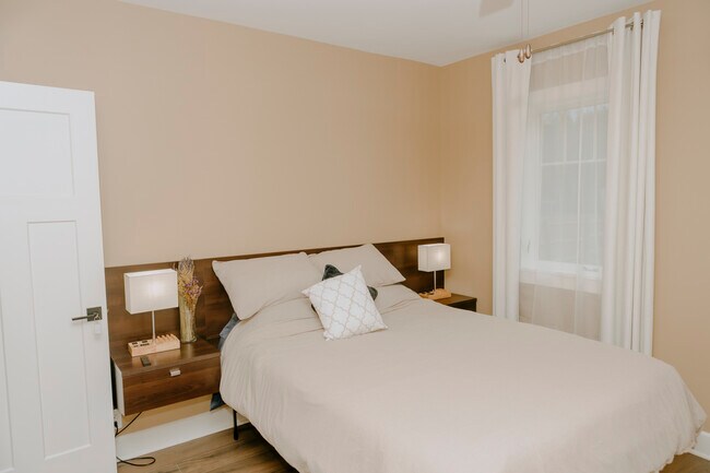 Building Photo - 608 N Emerson Ave