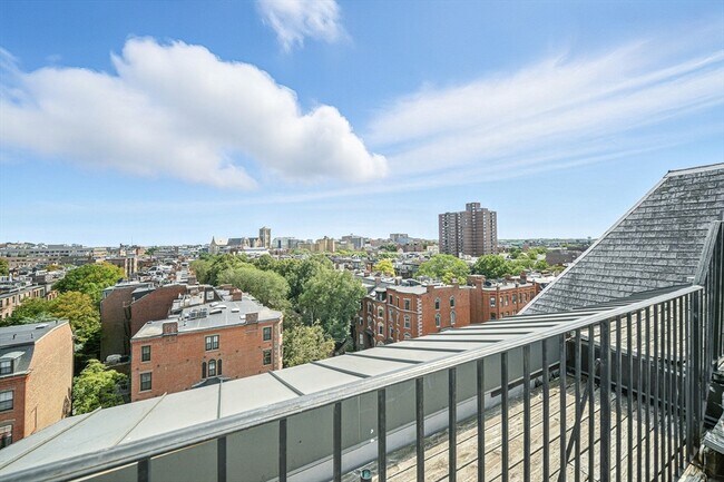 Building Photo - 567 Tremont St
