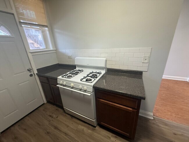 Building Photo - 7346 N Damen Ave