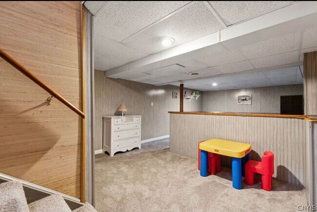 Building Photo - 8253 Honeysuckle Dr