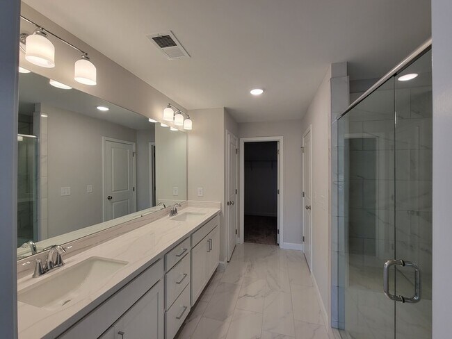 Building Photo - Beautiful Townhome for Lease in Kennesaw