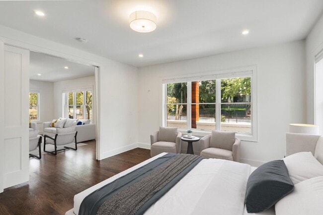 Building Photo - 564 Parkway Dr NE