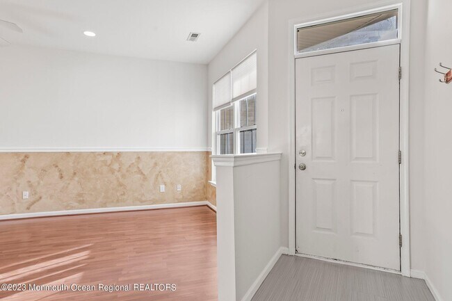 Building Photo - 19 Persimmon Ln