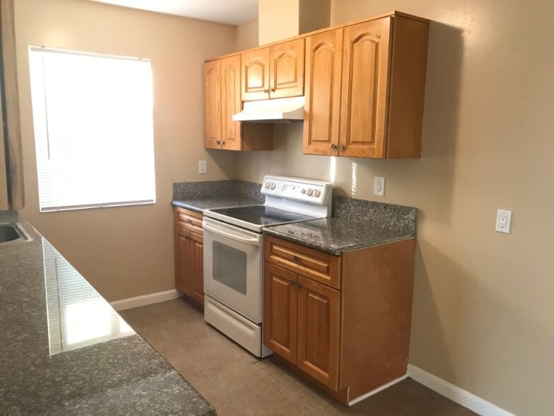 Building Photo - 821 Karma Ct