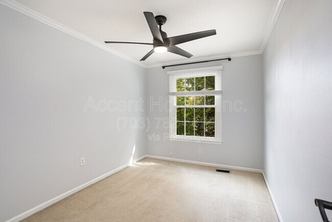 Building Photo - 6107 Summer Park Ln