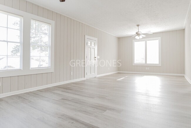 Building Photo - 1703 Pine St