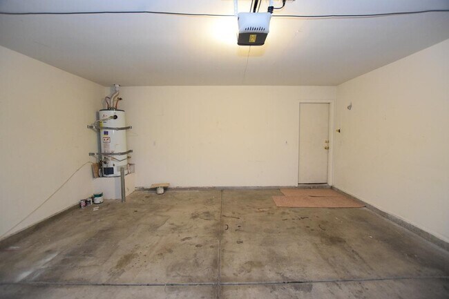 Building Photo - 1024 Clover Tip Ct