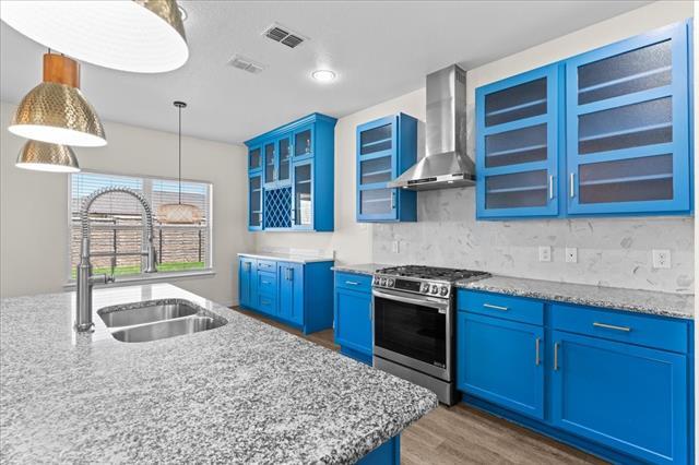 Building Photo - 220 Camden St