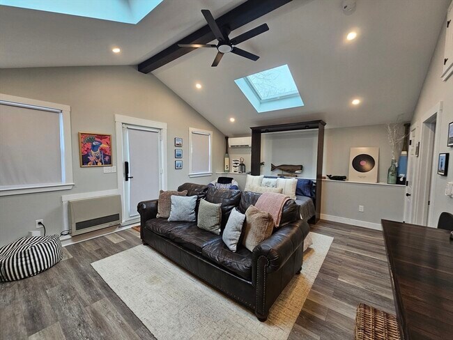 Building Photo - 90 Edgartown Rd