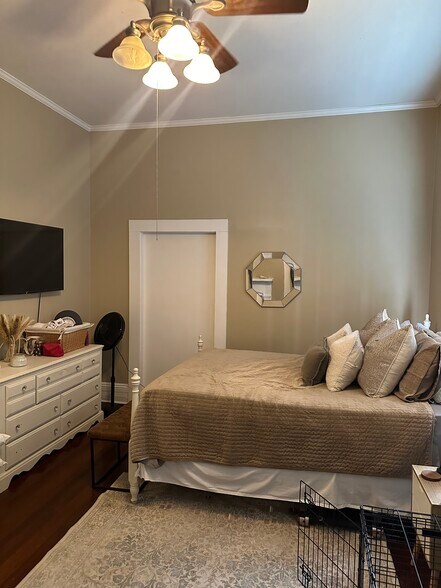 Building Photo - 112 E Church St