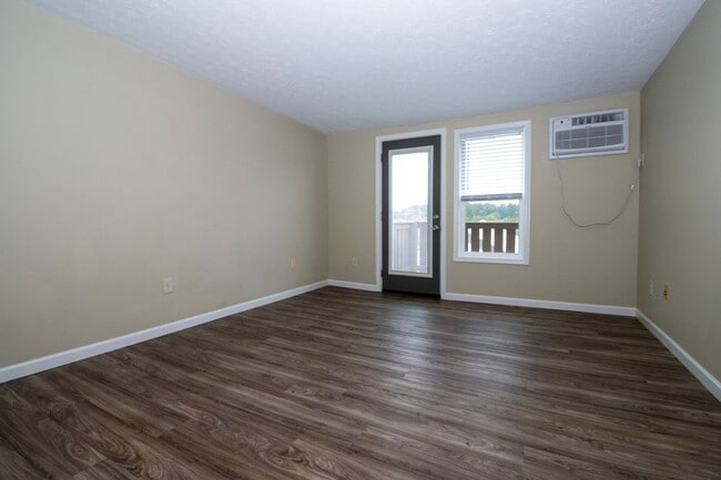 Building Photo - 930 Hostetler Rd