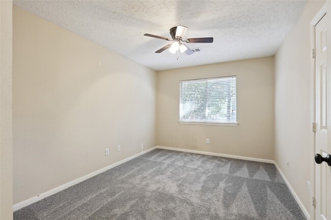 Building Photo - 10 Eastwood Pl