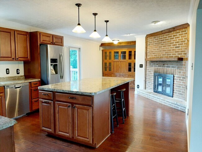 Building Photo - 117 Diamond Ct