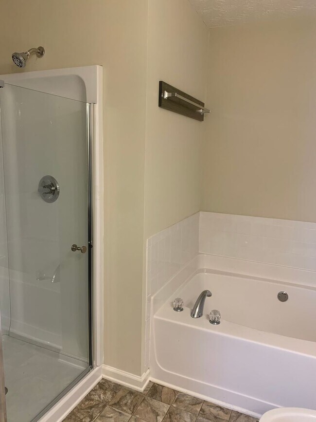 Building Photo - Condo- Townhouse in lake oconee area. Swimming pool, Tennis courts.