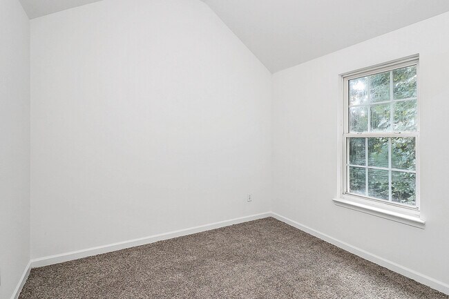Building Photo - 1215 McAllister Dr