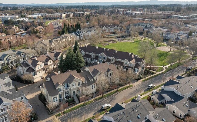 Building Photo - 6610 NE Rosebay Dr