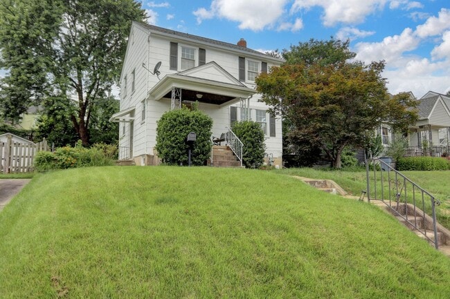 Primary Photo - Charming & Upgraded 3BR Home in Arbutus wi...