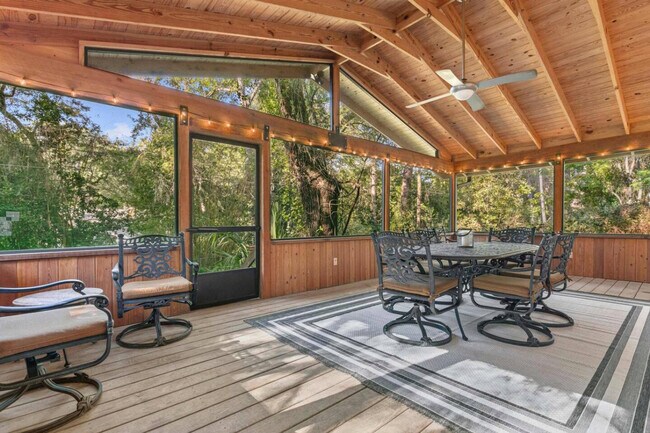 Building Photo - 2821 NW 4th Ln