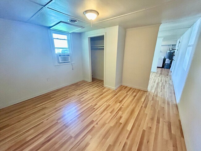 Building Photo - 1 Bedroom in Lexington!