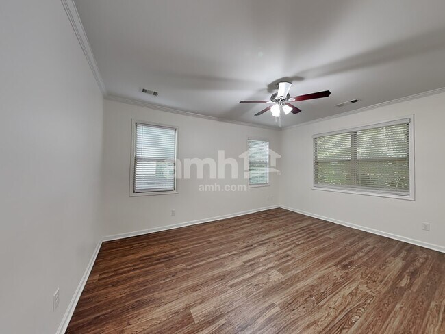 Building Photo - 3021 Golf Creek