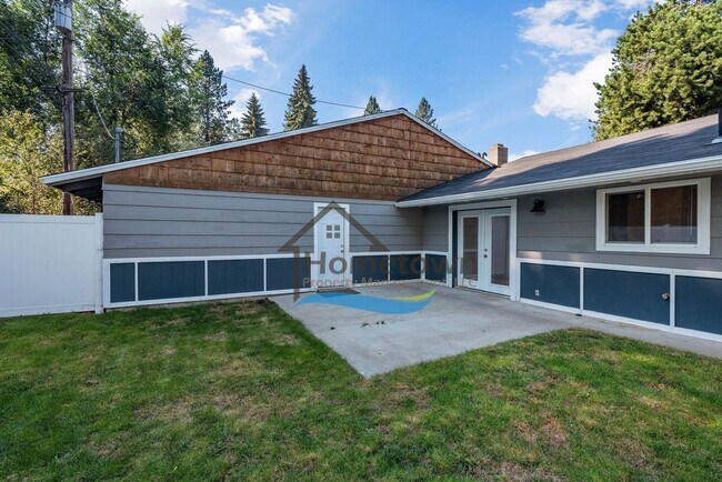 Building Photo - 3 Bedroom Home with Attached 3-Bay Garage ...