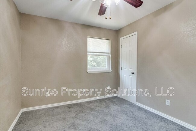 Building Photo - 1332 E Brooks St