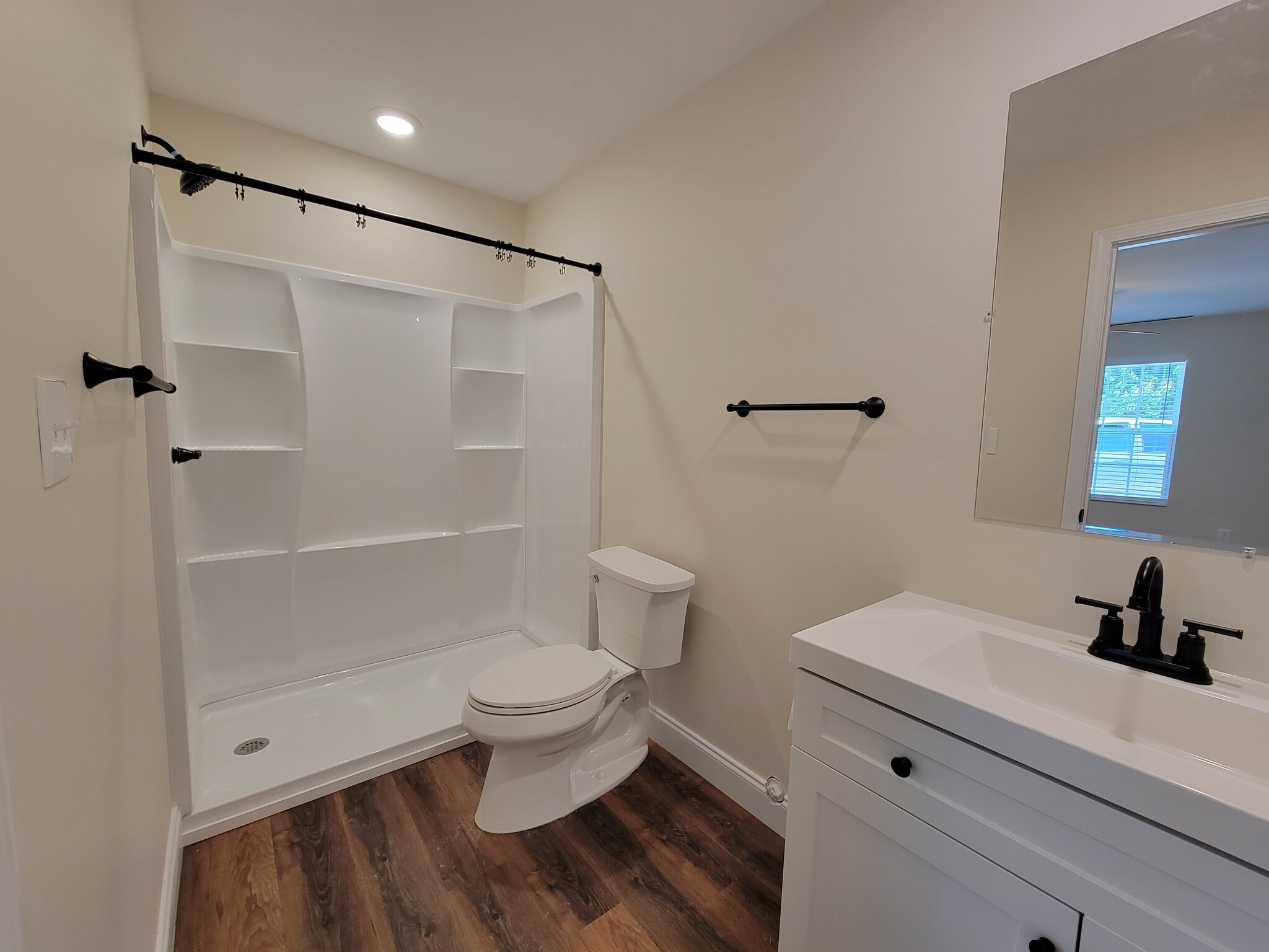 Master Bathroom - 517 Hendrickson St