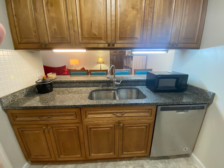 Building Photo - 9548 University Terrace Dr