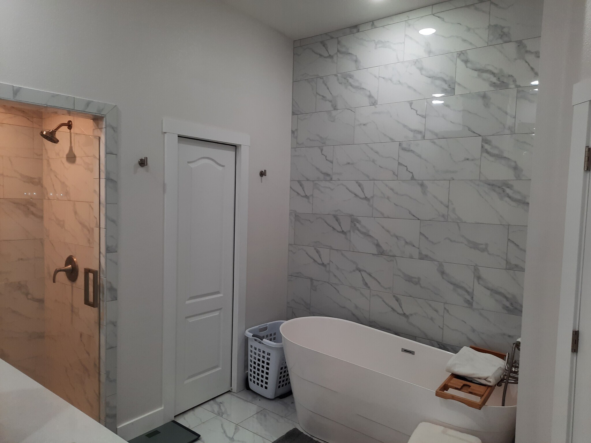 Building Photo - 1735 Woodridge Dr