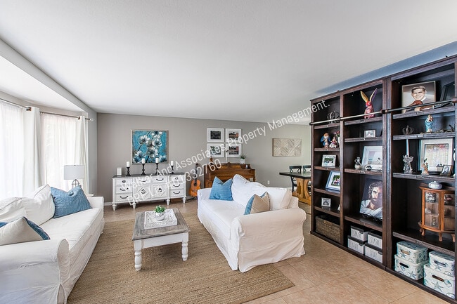 Building Photo - 1062 Foxenwood Dr