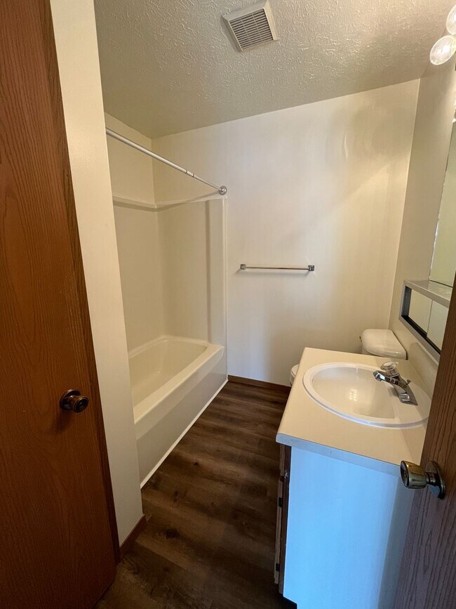 Building Photo - 433-7 HAMPTON PLACE