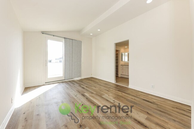 Building Photo - 210 33rd St