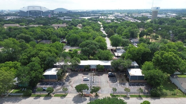 Building Photo - Diamond Villas