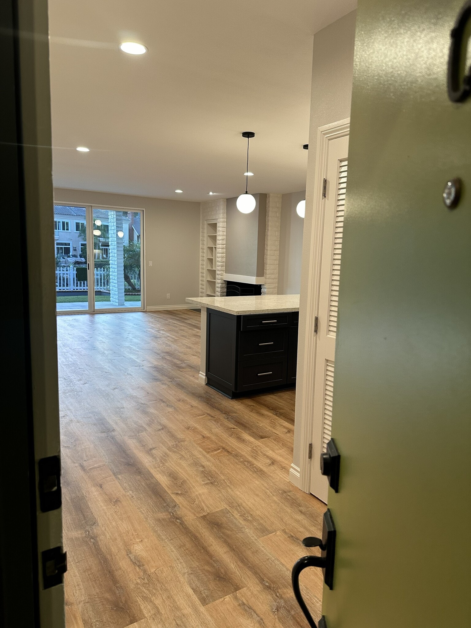 View entering the apartment - 4659 Park Dr